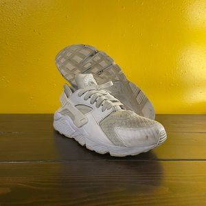 Nike Air Huarache “Triple White” Size 9.5 Mens